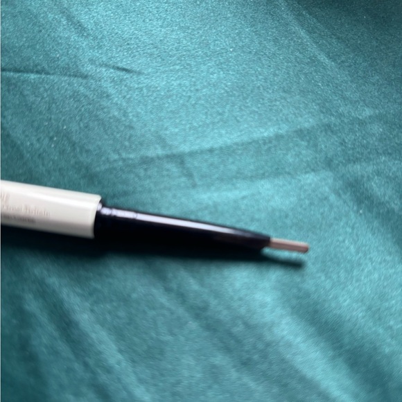 Victoria Beckham baby blade brow pencil in color Taupe - Picture 4 of 6